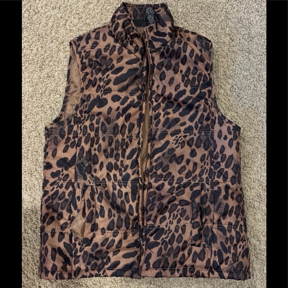 Jane Ashley Leopard Print Puffer Vest medium